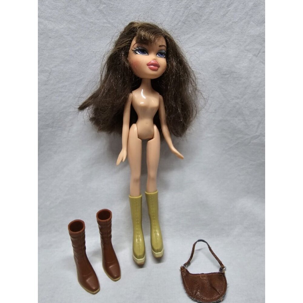 Bratz Style It Dana Doll With 2 Pairs Of Boots And Purse